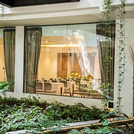 Baitong Hotel & Resort Phnom Penh Exterior photo