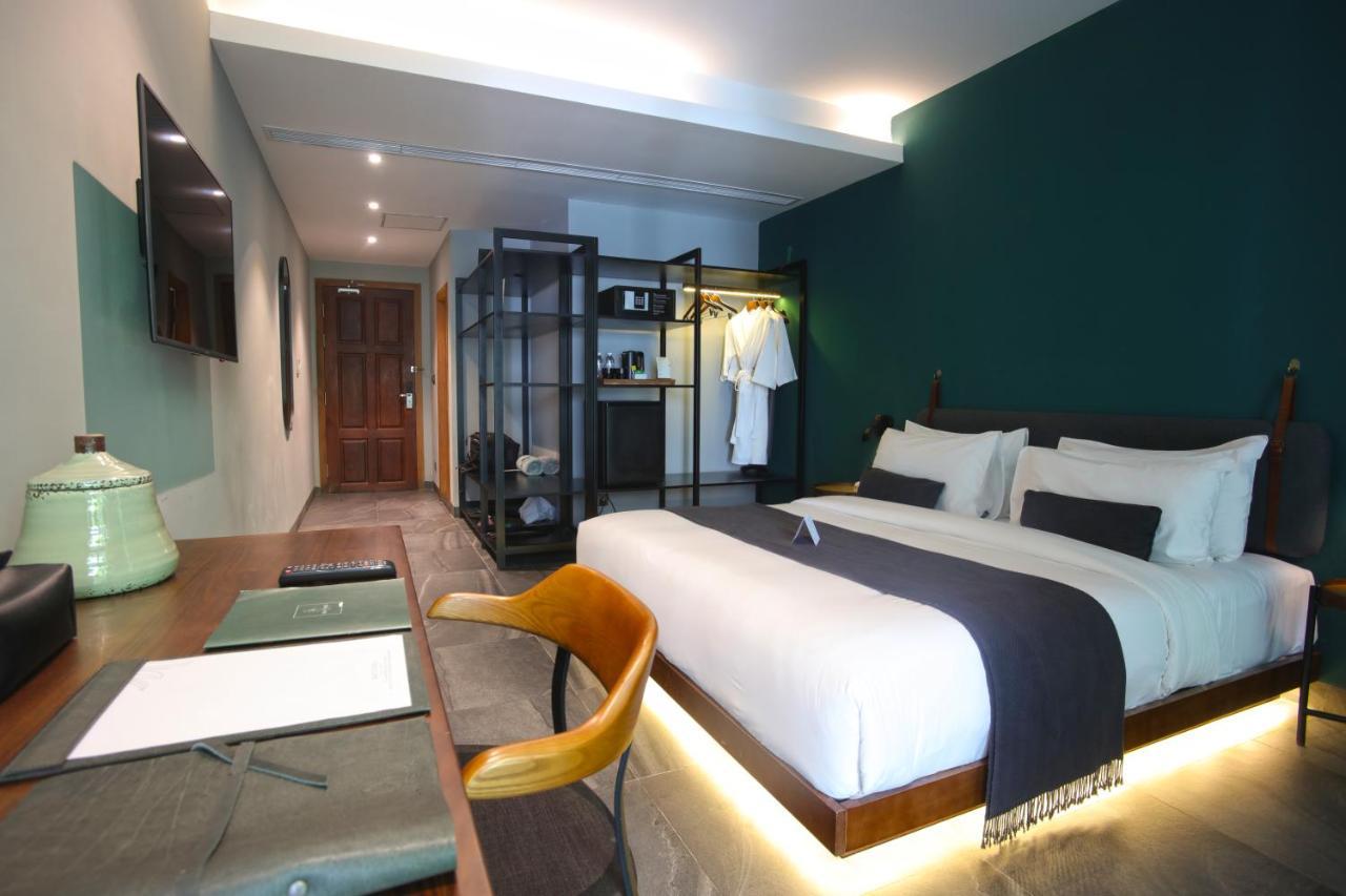Baitong Hotel & Resort Phnom Penh Exterior photo