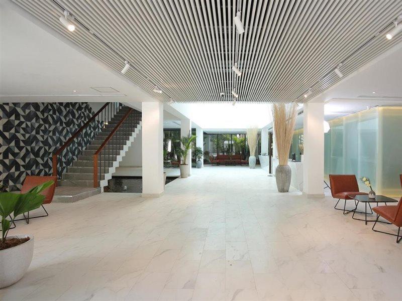 Baitong Hotel & Resort Phnom Penh Exterior photo