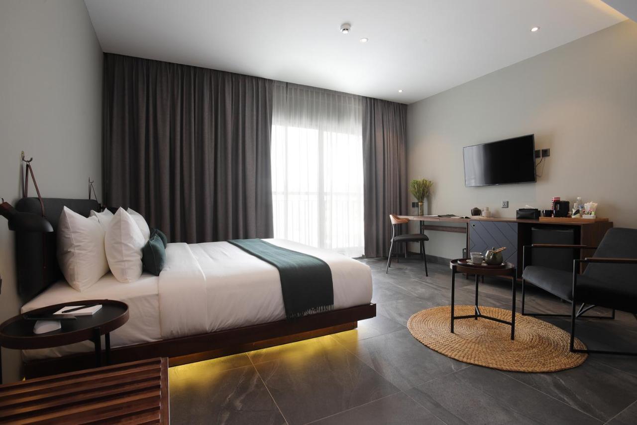 Baitong Hotel & Resort Phnom Penh Exterior photo