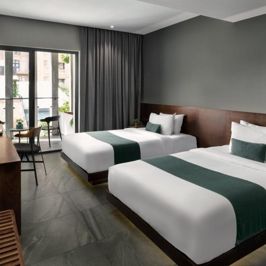 Baitong Hotel & Resort Phnom Penh Exterior photo