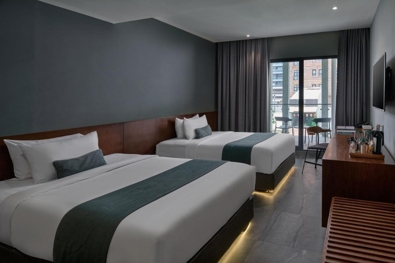 Baitong Hotel & Resort Phnom Penh Exterior photo
