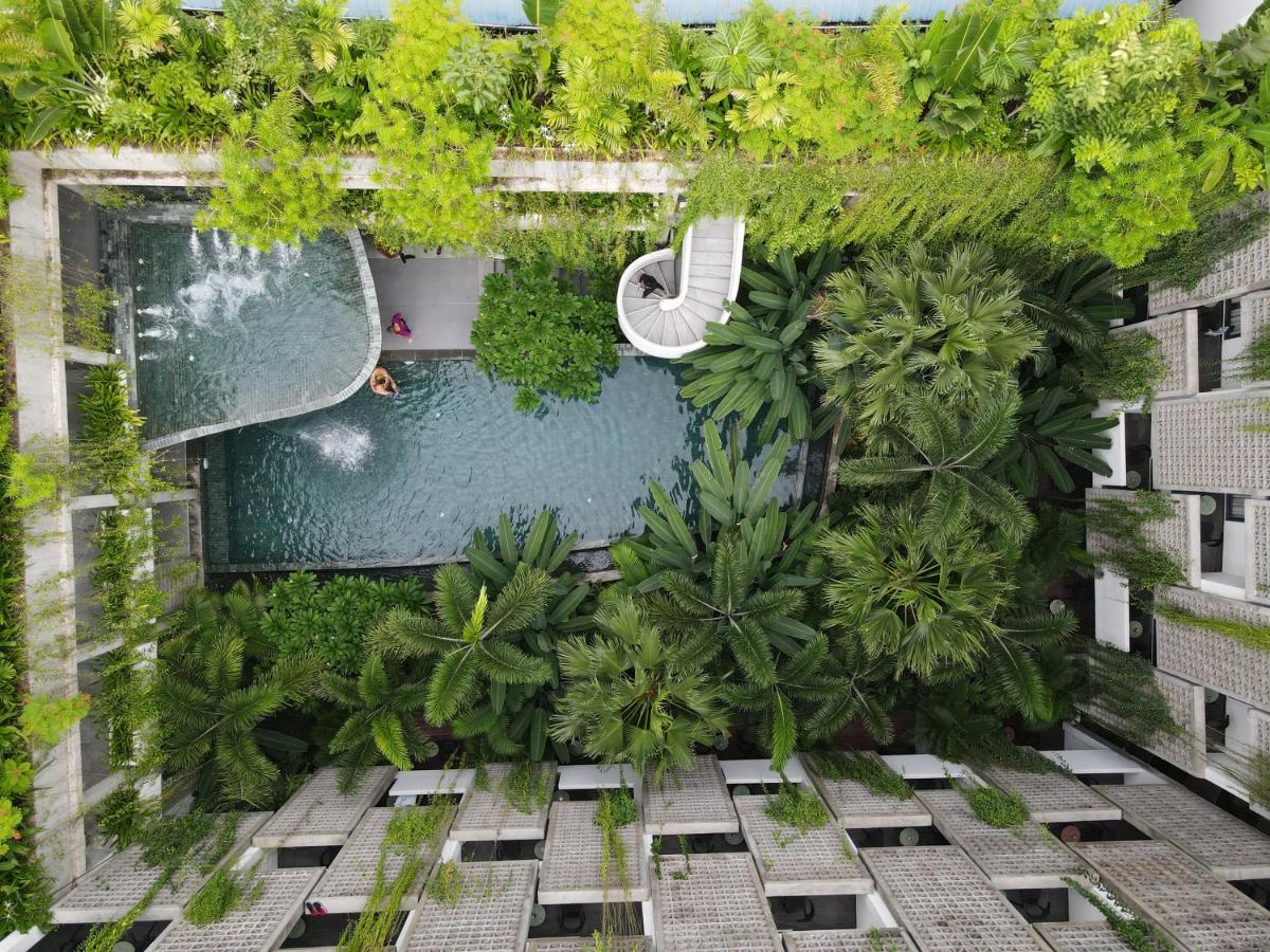 Baitong Hotel & Resort Phnom Penh Exterior photo