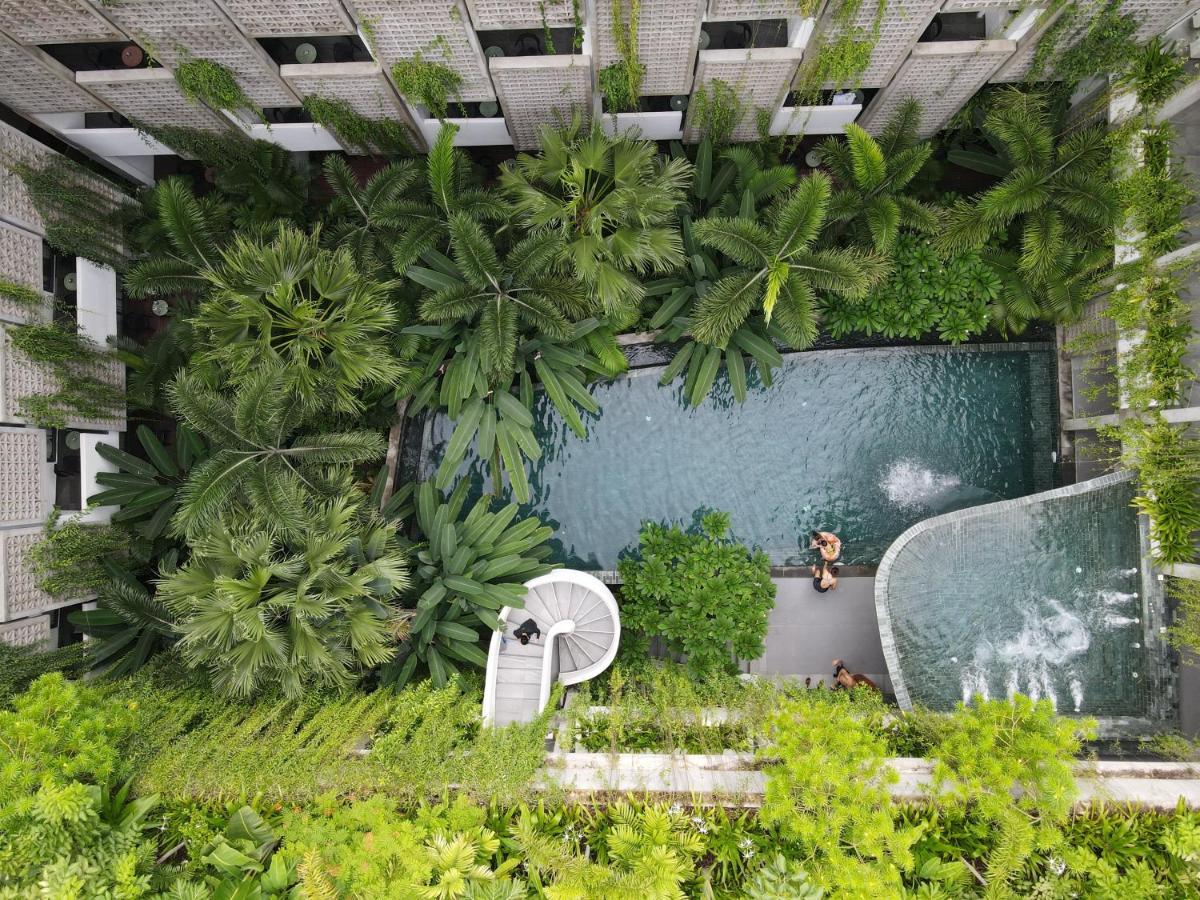 Baitong Hotel & Resort Phnom Penh Exterior photo