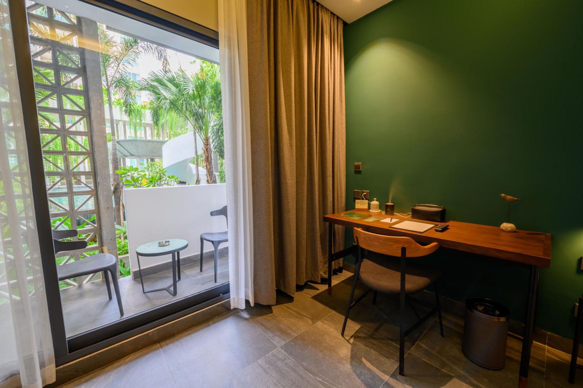 Baitong Hotel & Resort Phnom Penh Exterior photo