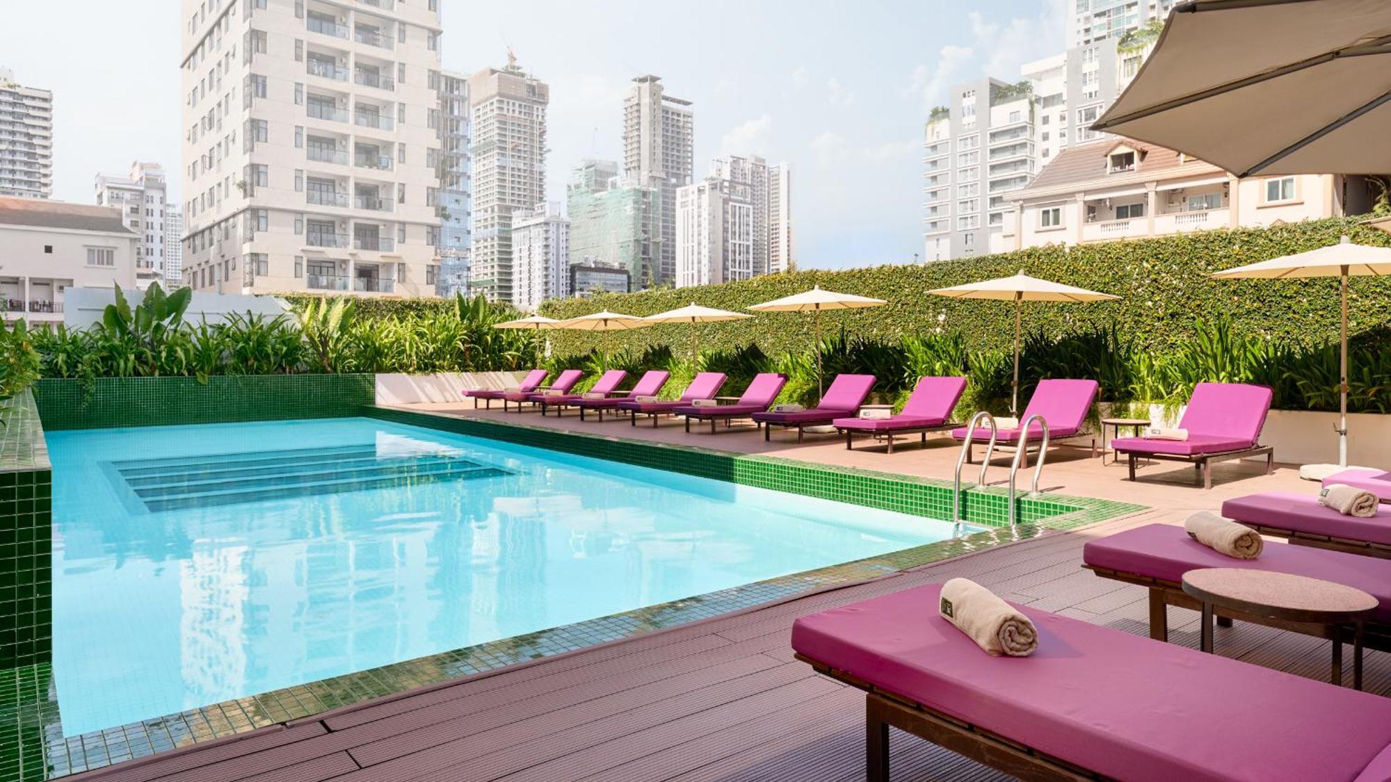 Baitong Hotel & Resort Phnom Penh Exterior photo
