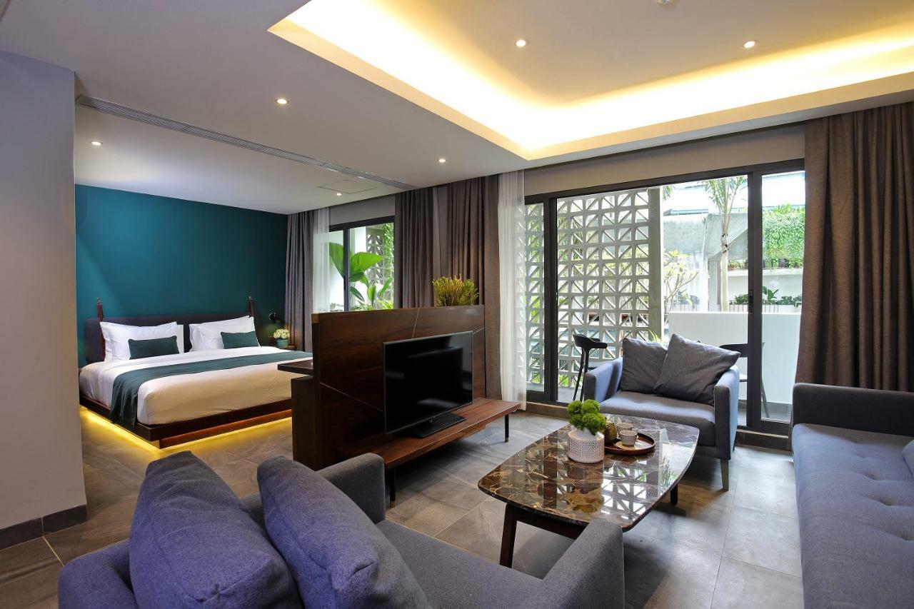 Baitong Hotel & Resort Phnom Penh Exterior photo