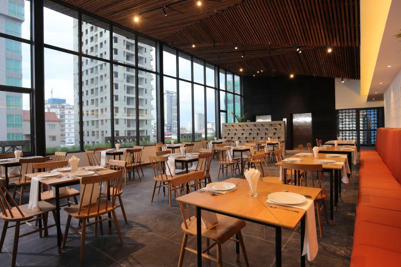 Baitong Hotel & Resort Phnom Penh Exterior photo