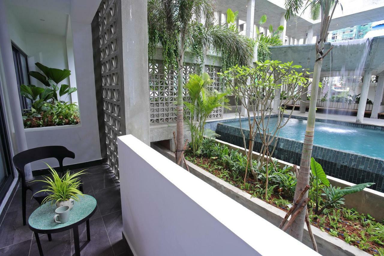 Baitong Hotel & Resort Phnom Penh Exterior photo