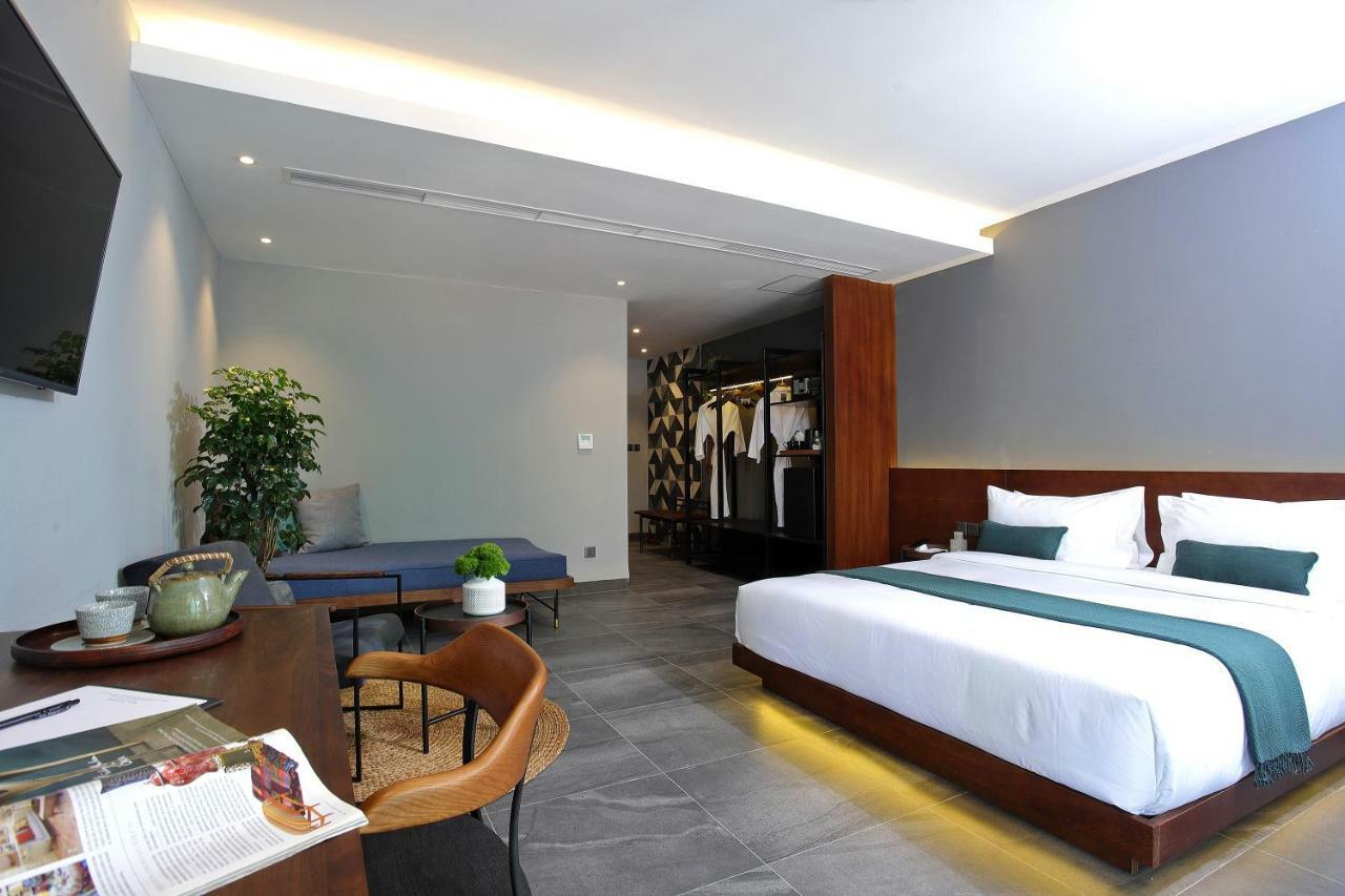Baitong Hotel & Resort Phnom Penh Exterior photo