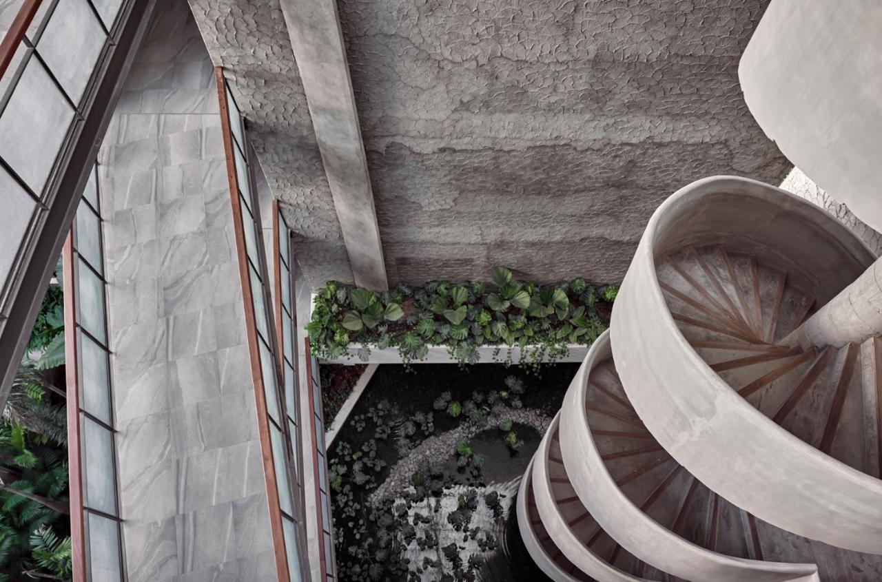Baitong Hotel & Resort Phnom Penh Exterior photo